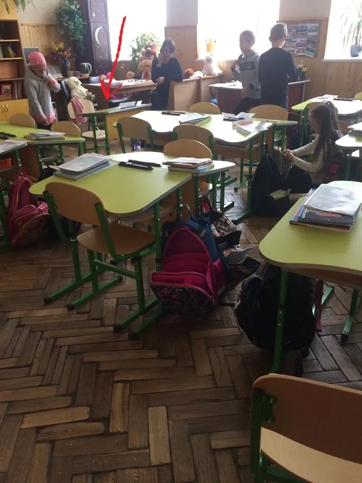 ''Відсадили від інших дітей'': в українській школі розгорівся новий скандал з приниженням через побори