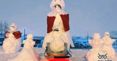 На жителя Білорусі склали протокол про "несанкціонований пікет": в країні запустили флешмоб вусатих сніговиків